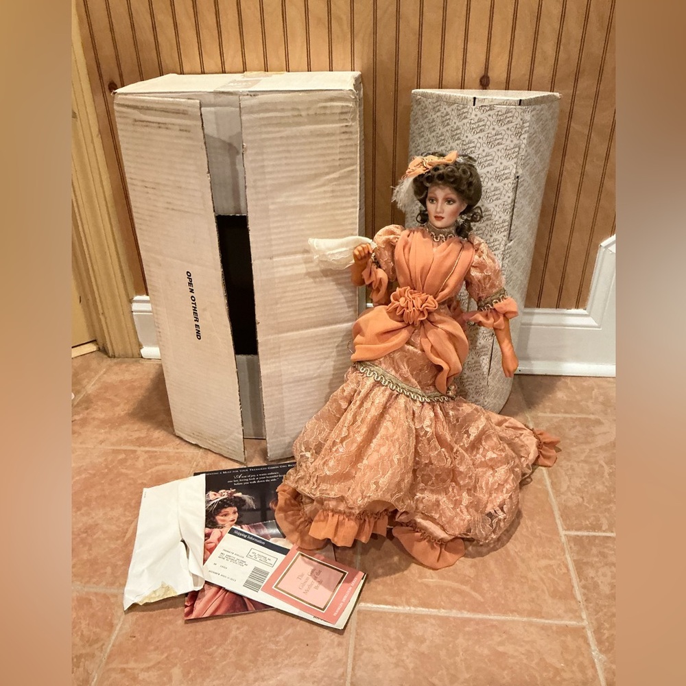Franklin Mint Gibson Girl Mother of the Bride Doll w/stand, shipper & papers